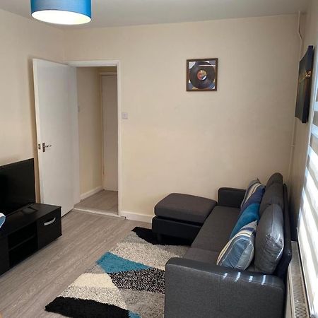 Excellent And Amazing Apartment With Private Parking Gillingham  Kültér fotó