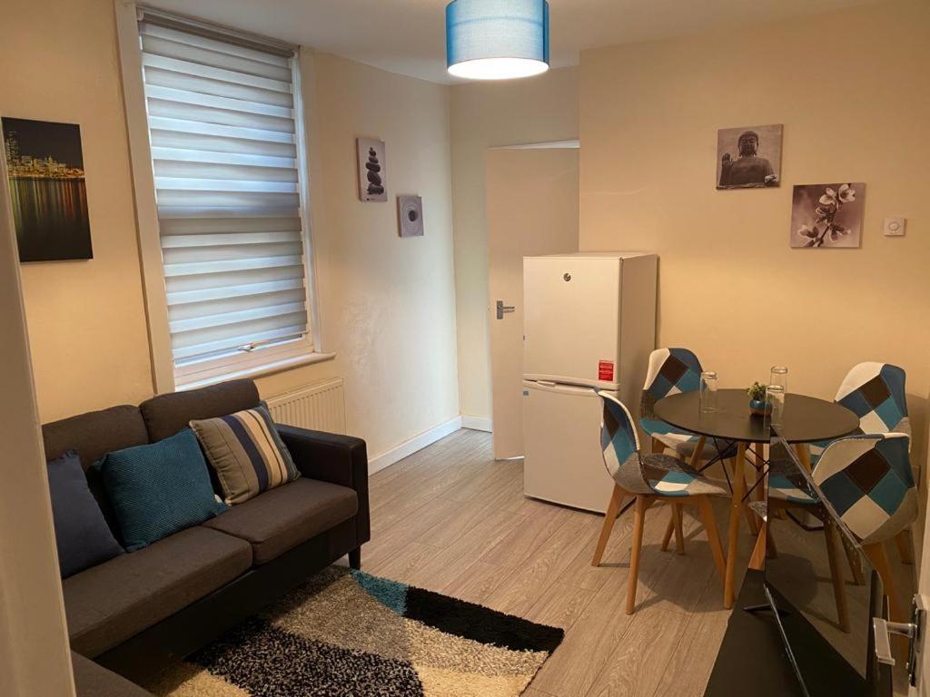 Excellent And Amazing Apartment With Private Parking Gillingham  Kültér fotó