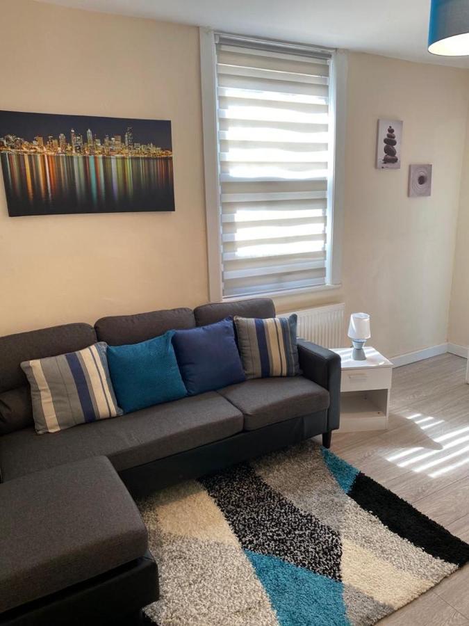 Excellent And Amazing Apartment With Private Parking Gillingham  Kültér fotó