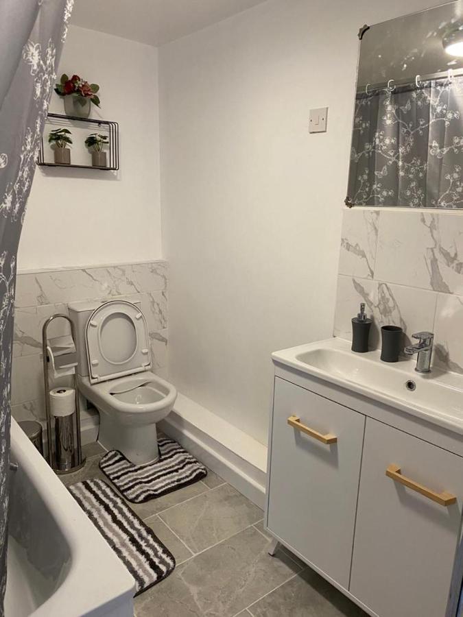 Excellent And Amazing Apartment With Private Parking Gillingham  Kültér fotó